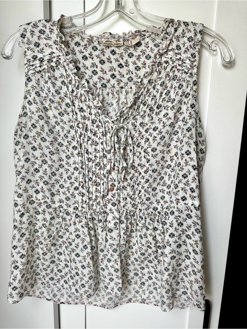 HOLDING HORSES White Floral Pintuck Tie-Front Sleeveless Blouse